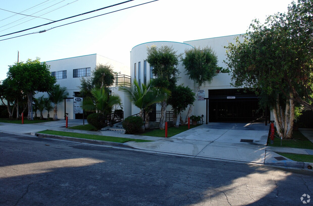 934 N Cedar St. - 934 N Cedar St