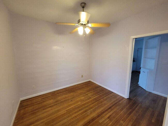 Foto del edificio - East End 1 Bedroom House, 2 Blocks From Se...