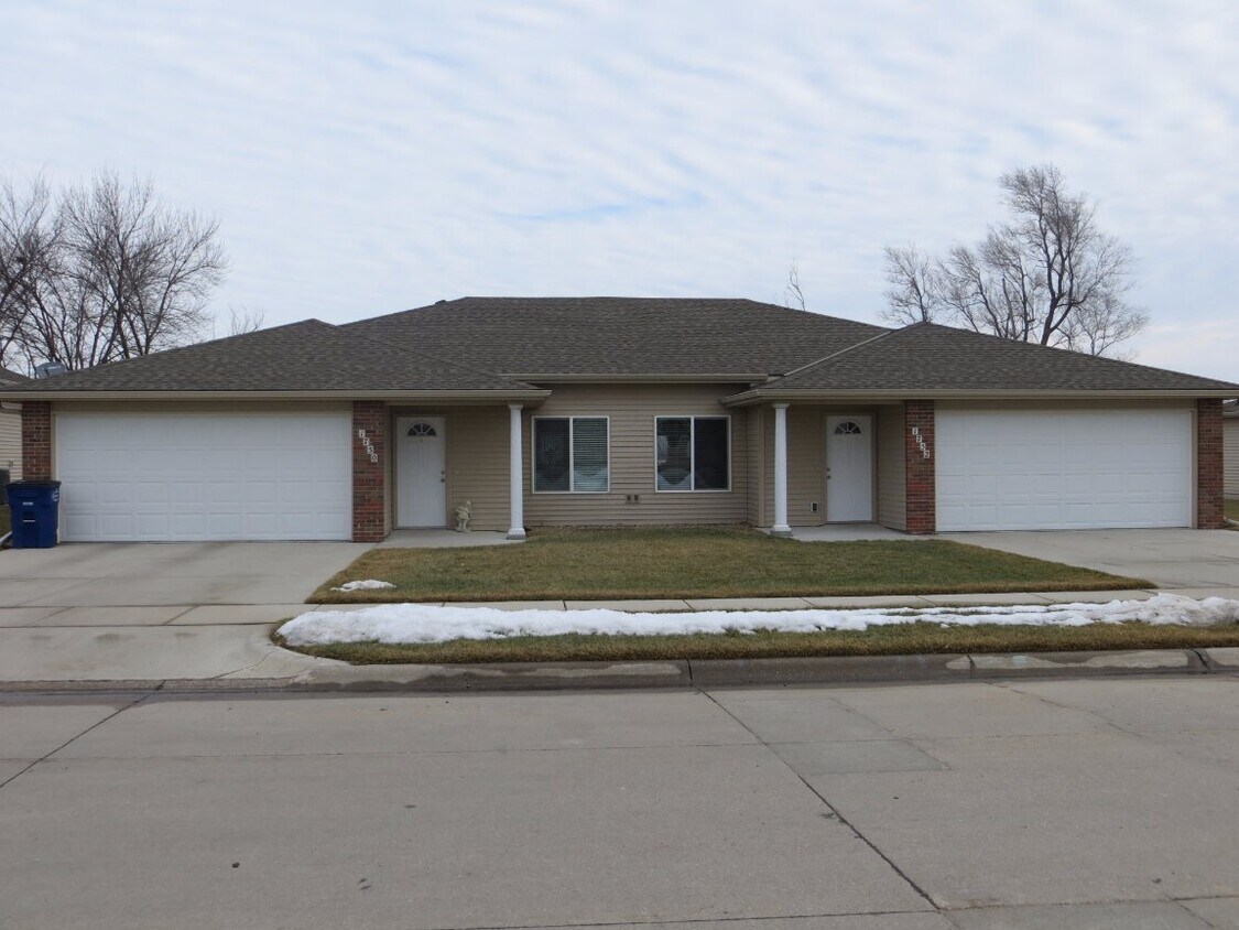 Primary Photo - 1752 Victoria Ln