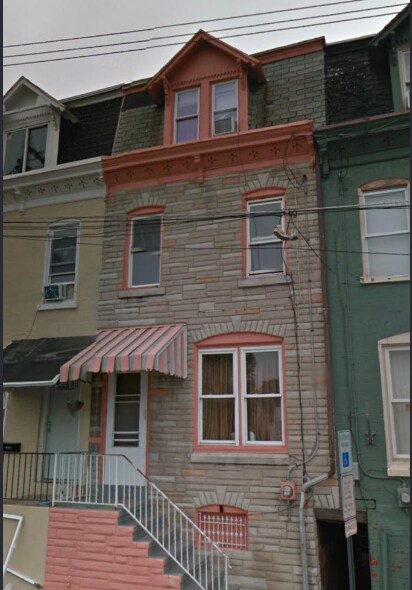 Building Photo - 443 Gordon St