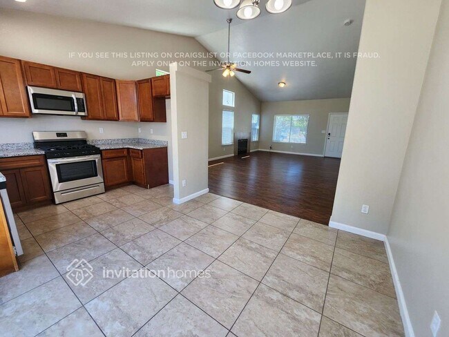 Foto del edificio - 5012 Fernwood Cir