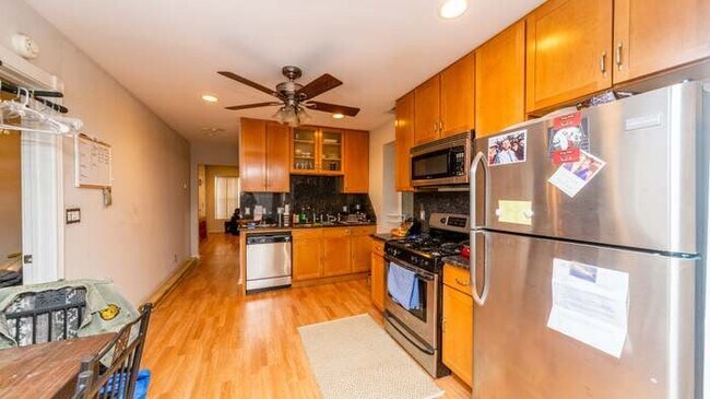 Foto del edificio - 2257 W Fullerton Ave