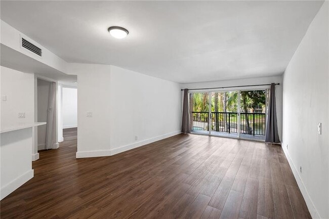 Foto del edificio - 8851 Wiles Rd