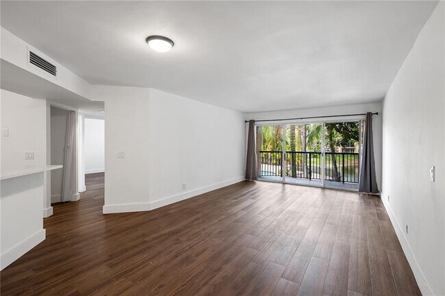 Building Photo - 8851 Wiles Rd