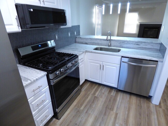 Foto del edificio - 36 Butternut Ln