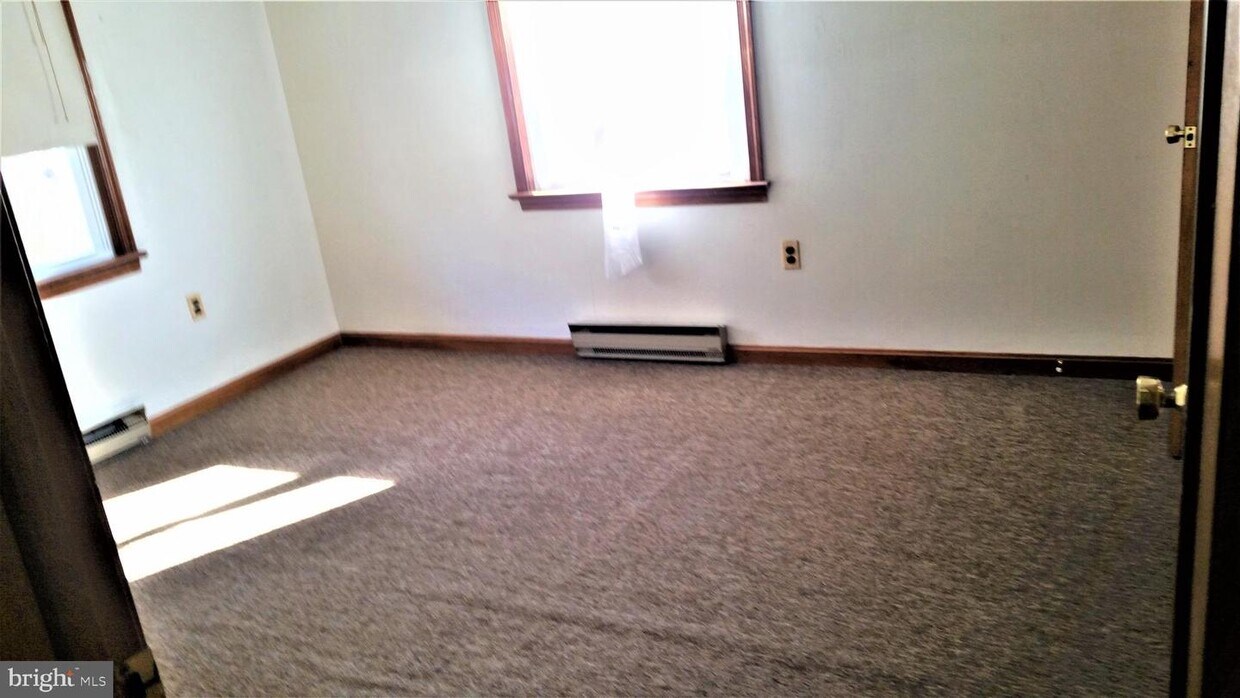 1154 Steamboat Rd, Shady Side, MD 20764 Room for Rent in Shady Side