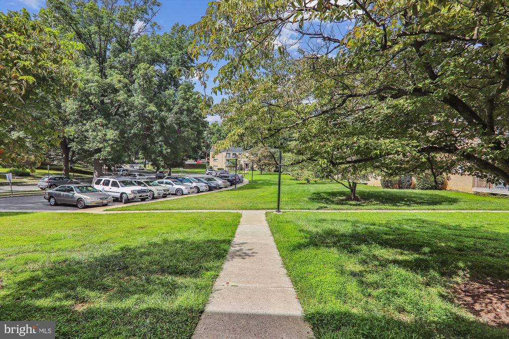 Foto principal - 10631 Montrose Ave