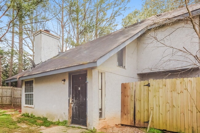 Building Photo - 8536 Pineland Dr