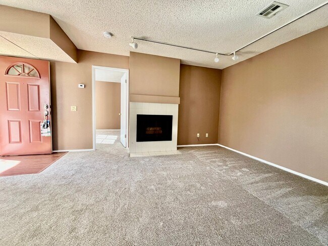 Building Photo - Beautiful large 1br/1ba condo in Sun Ridge Vista community