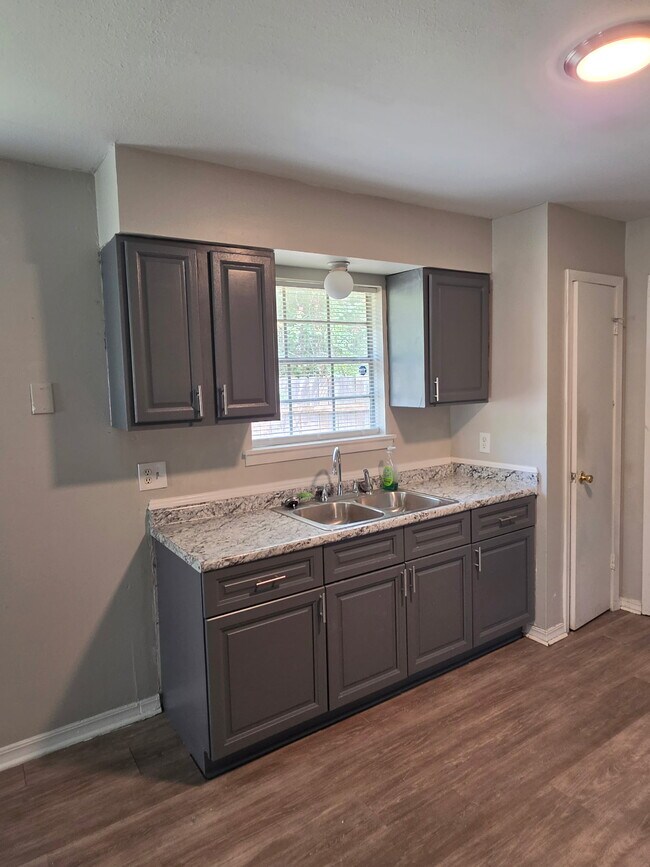 Foto del edificio - 1428 Hickory St
