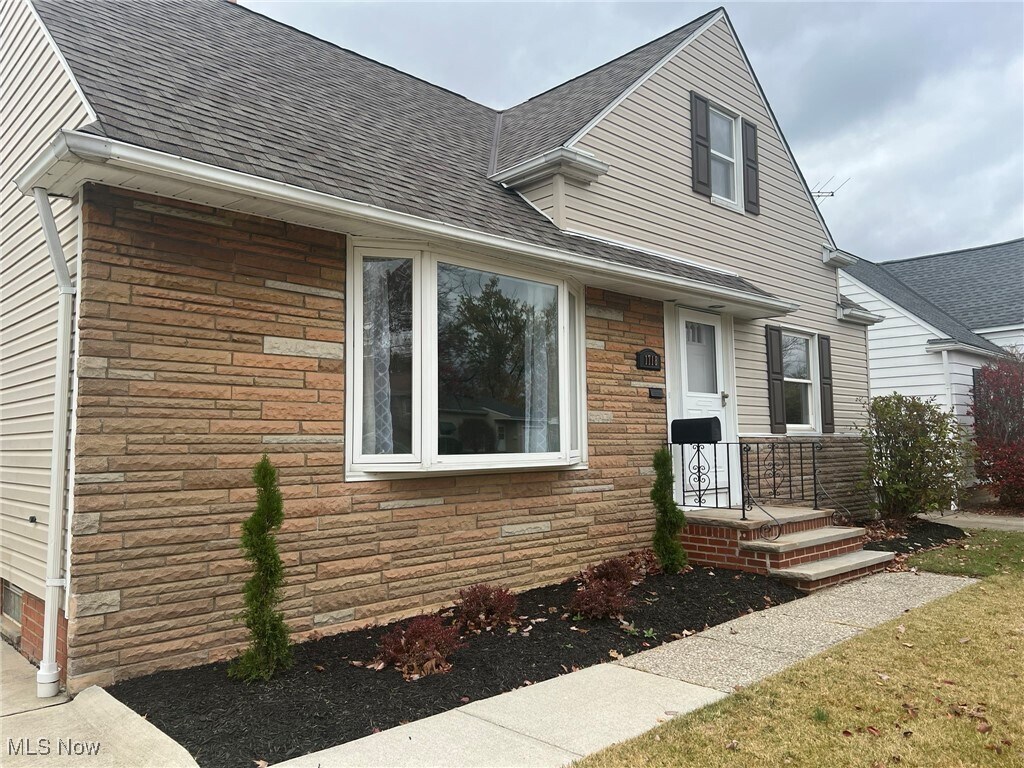 Primary Photo - 1718 Hawthorne Dr