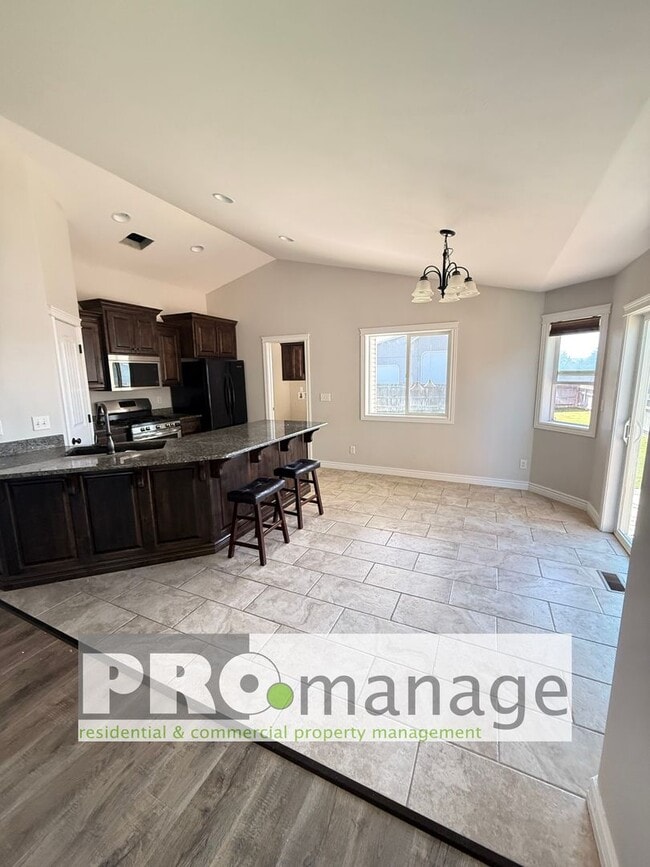 Foto del edificio - Single family home with yard