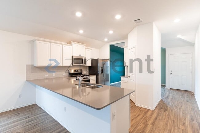 Building Photo - 206 Silver Glen Dr