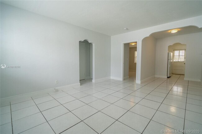 Building Photo - 7821 Carlyle Ave