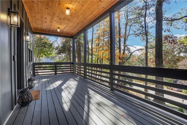 Building Photo - 2497 Wawona Dr NE