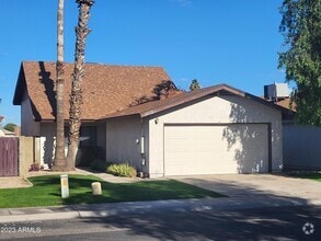 Building Photo - 10024 W Sells Dr
