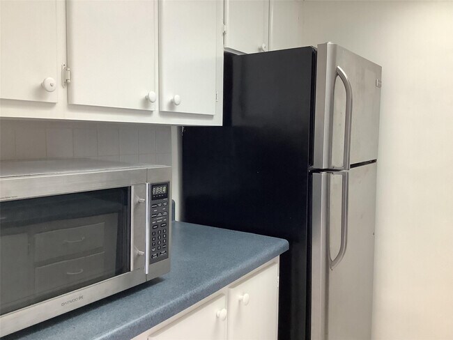 Building Photo - 455 Golden Isles Dr