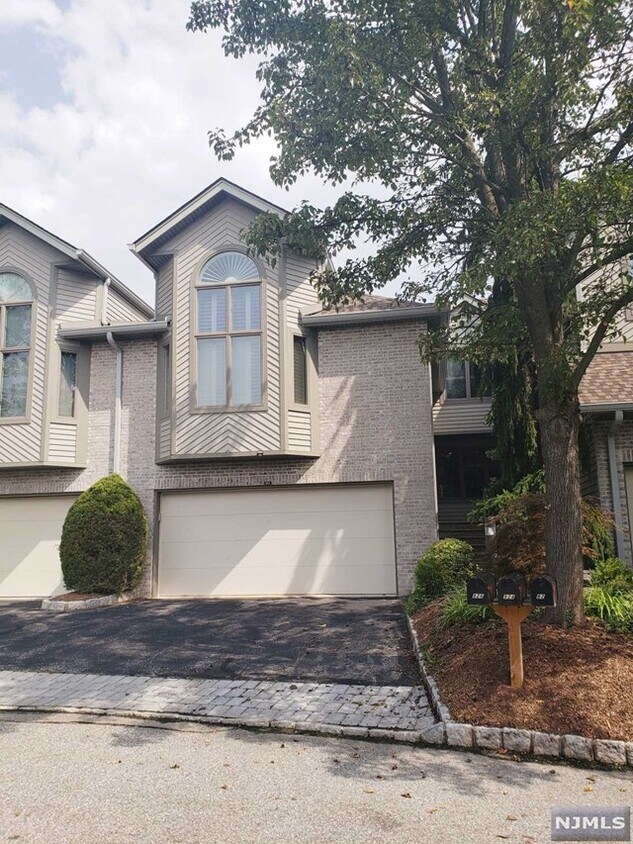 824 Hemlock Ct, Norwood, NJ 07648 Condo for Rent in Norwood, NJ