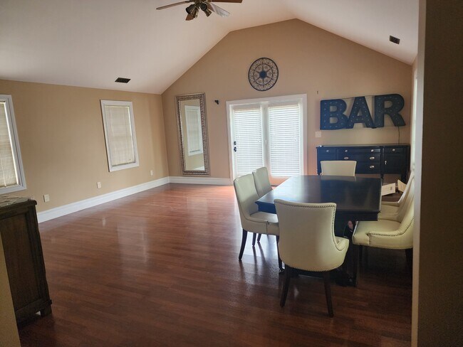 Building Photo - 118 Arend Ave