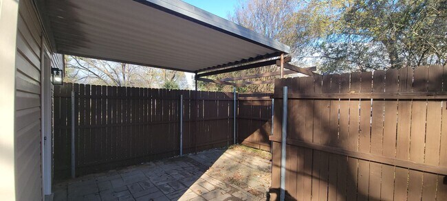 Foto del edificio - Very nice 2 bedroom/1 bath home with Central Air & Heat!