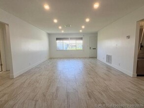 Building Photo - 1590 SW 14th Ave