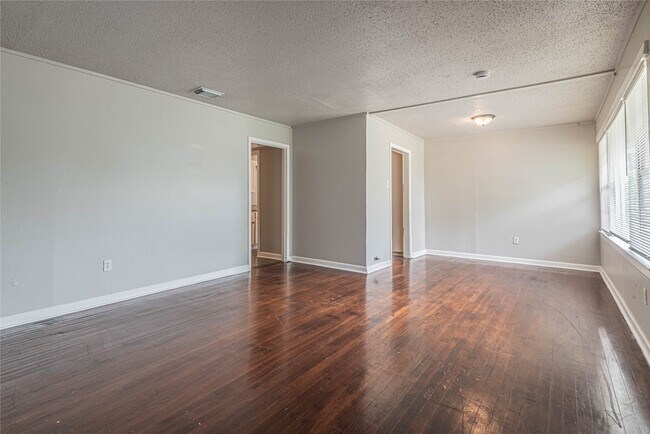 Foto del edificio - 5818 Glenhurst Dr