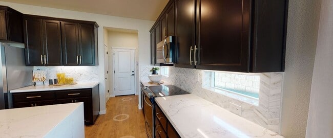 Building Photo - Gorgeous  3bed/2.5 bath Model Home in West Sac