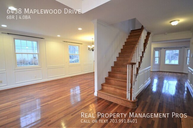 Building Photo - Stunning Sun-Drenched Home, Convenient Fal...