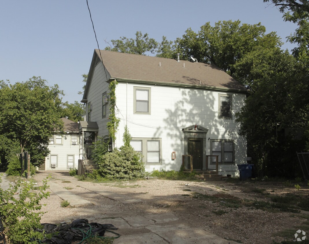 Primary Photo - Leon Street Apartments