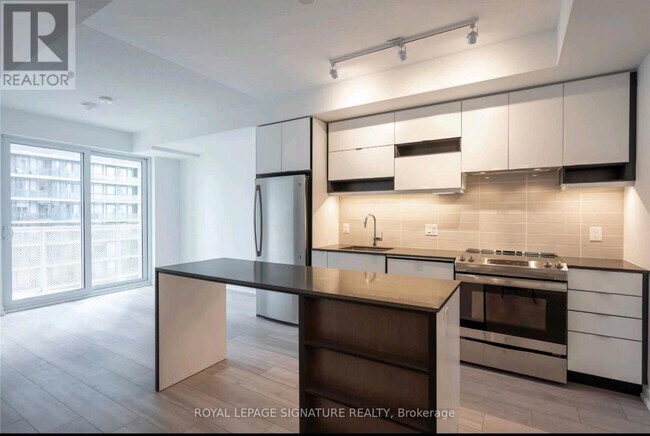 Photo du bâtiment - 4065 Confederation Pkwy