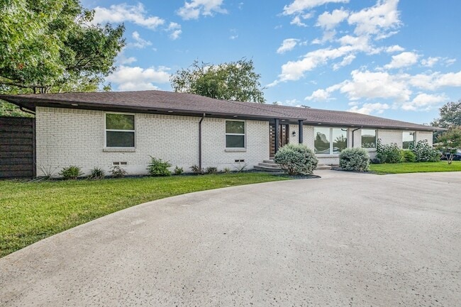 Photo - 5710 Forest Ln House