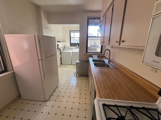Foto del edificio - 2311 Sherbrook St