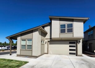 Building Photo - 50 NE Cessna Dr