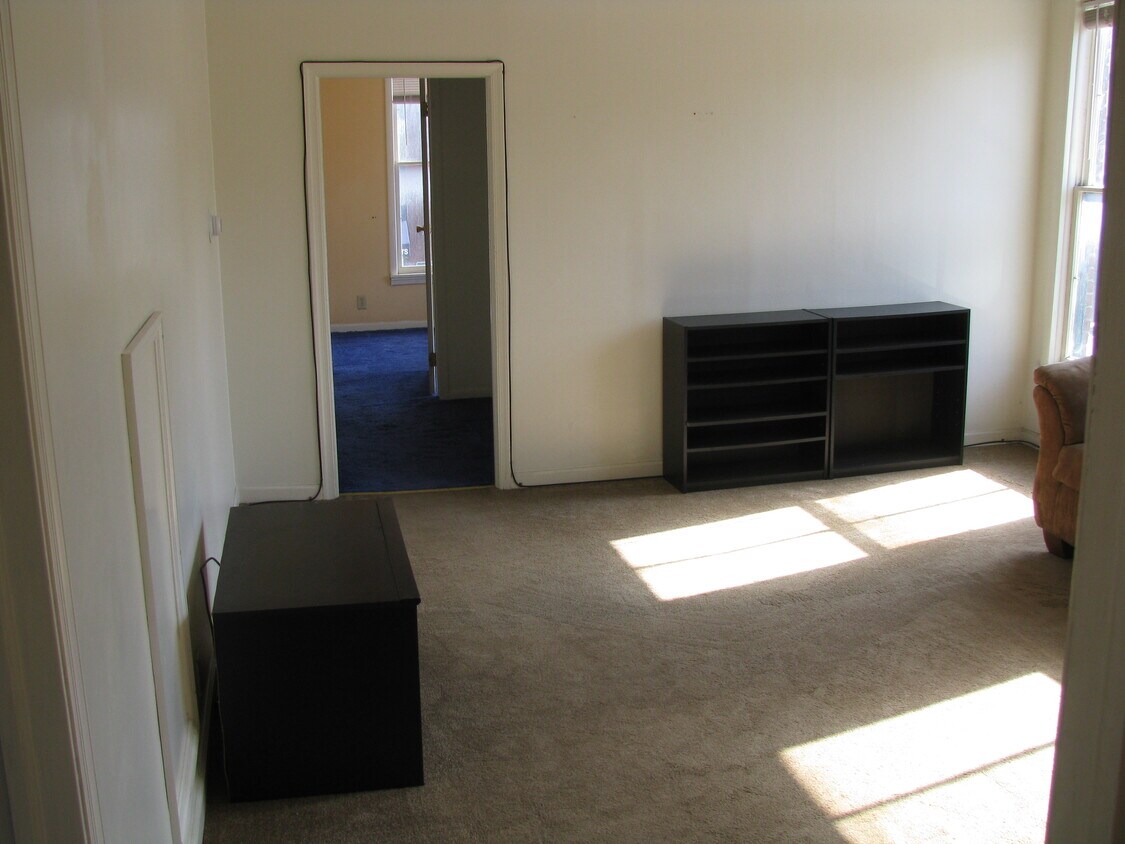 Foto principal - 126 S Cayuga St