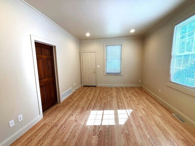 Foto del edificio - 2239 Ridgemont Rd