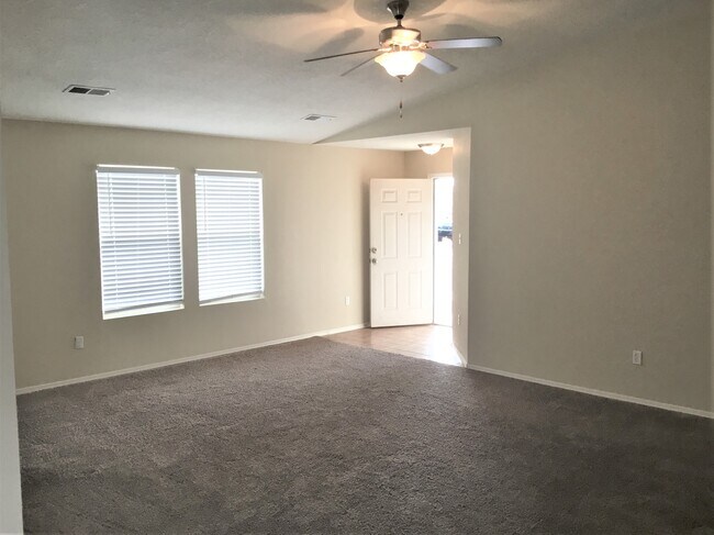Foto del edificio - 6201 Capriccio Rd NW