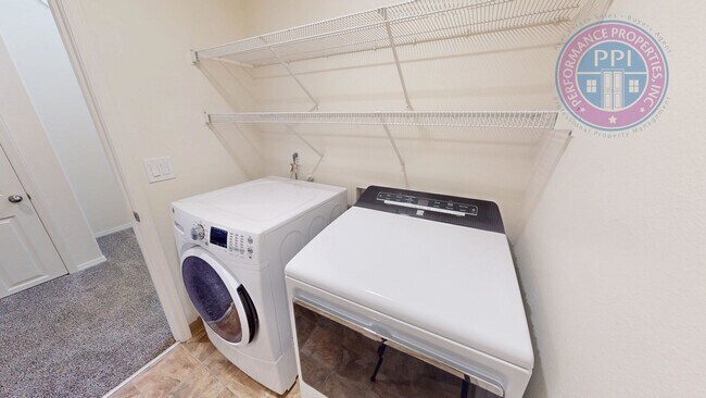 Building Photo - Two Level Cascadia Village Home with Backyard