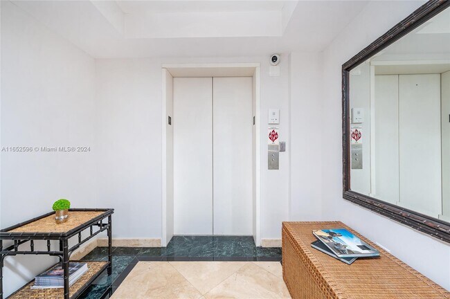 Foto del edificio - 430 Grand Bay Dr