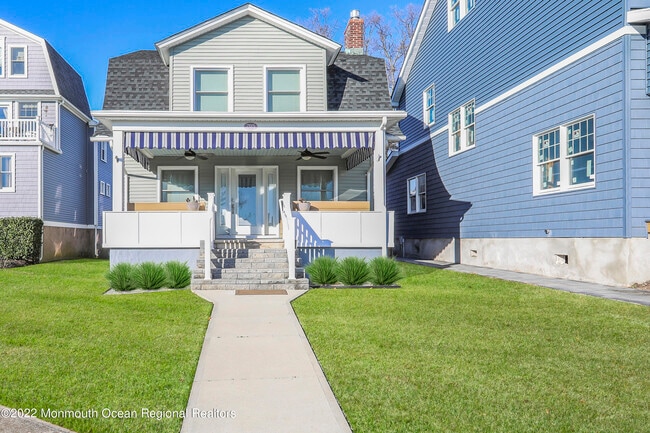 Building Photo - 705 N Lk Dr