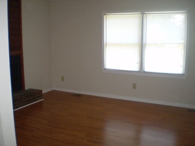 Building Photo - 3 Bedroom, 2 Bath in Rockingham