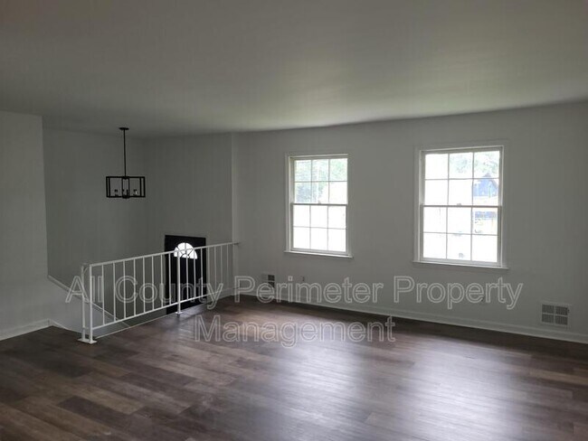 Foto del edificio - 6370 Ashdale Dr