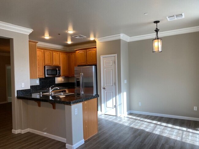 Building Photo - 1740 Wind Ranch Rd