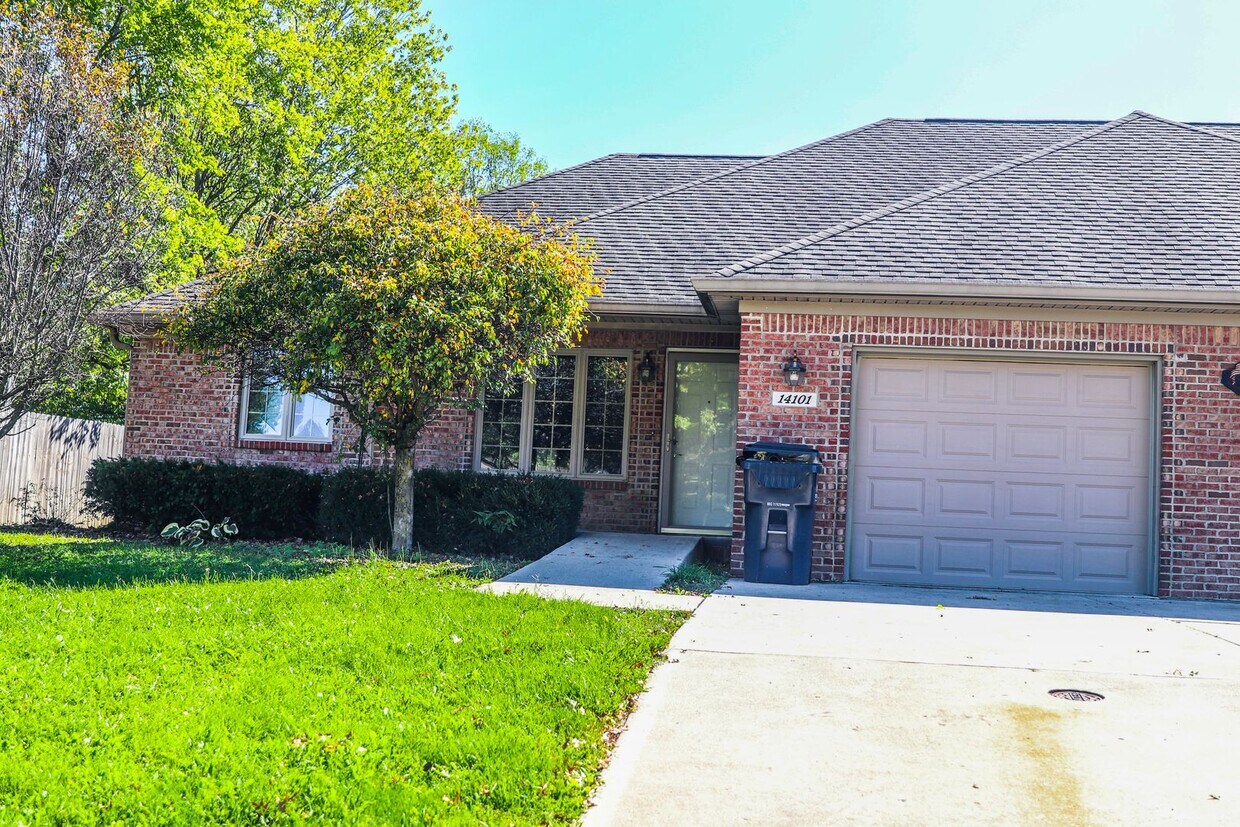 Foto principal - 2 Bedroom / 2 Bathroom Duplex in Daleville