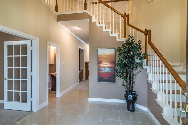 Building Photo - 303 Green Oaks Dr