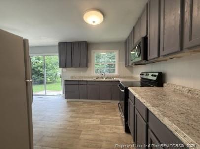 Building Photo - 825 Stoneykirk Dr