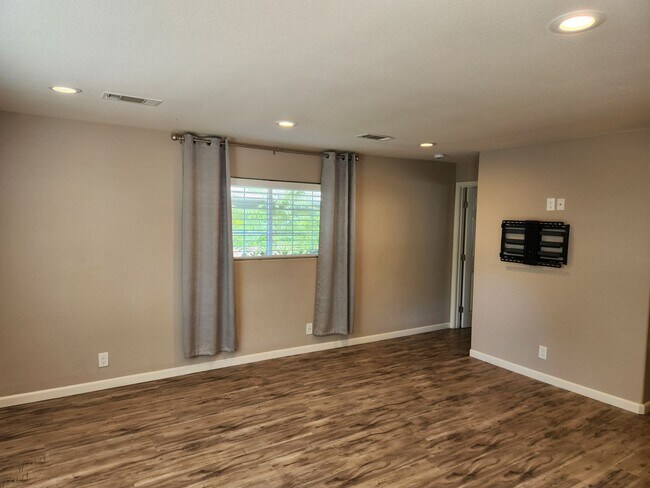 Foto del edificio - 943 Shearer St