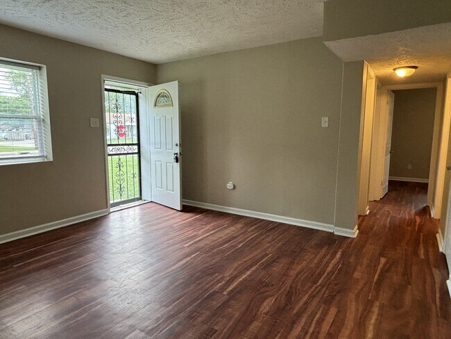 Building Photo - 2102 Medford Ave