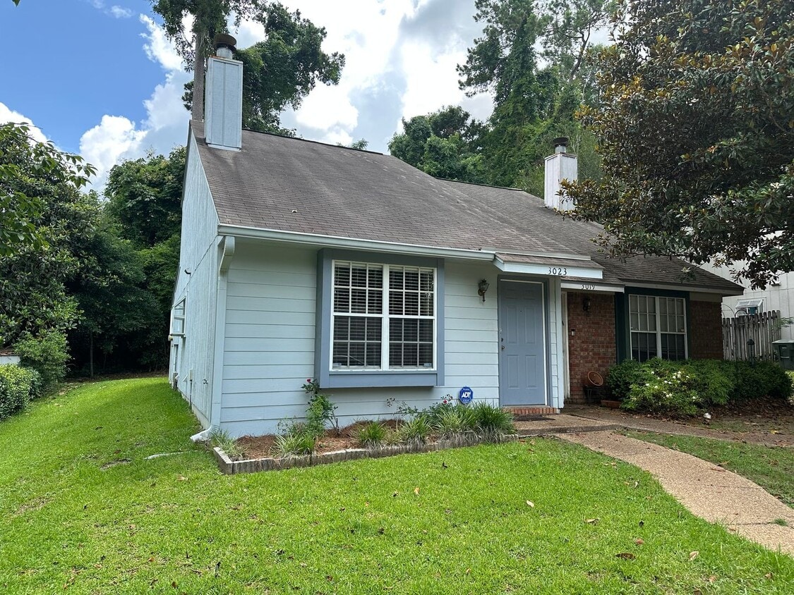 Primary Photo - PET FRIENDLY 2/2 OFF RICHVIEW PARK!!!