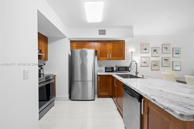 Foto del edificio - 9499 Collins Ave