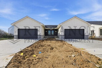 Building Photo - 5241 N Pinecrest Ct